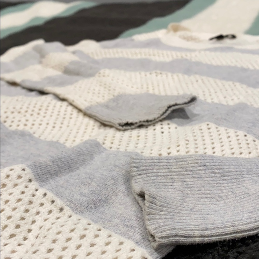 Express Sweater - Picture 2 of 3